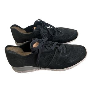 UGG Australia Tye Black Nubuck Leather Perforated Sneakers Womens Size 10  Shoes